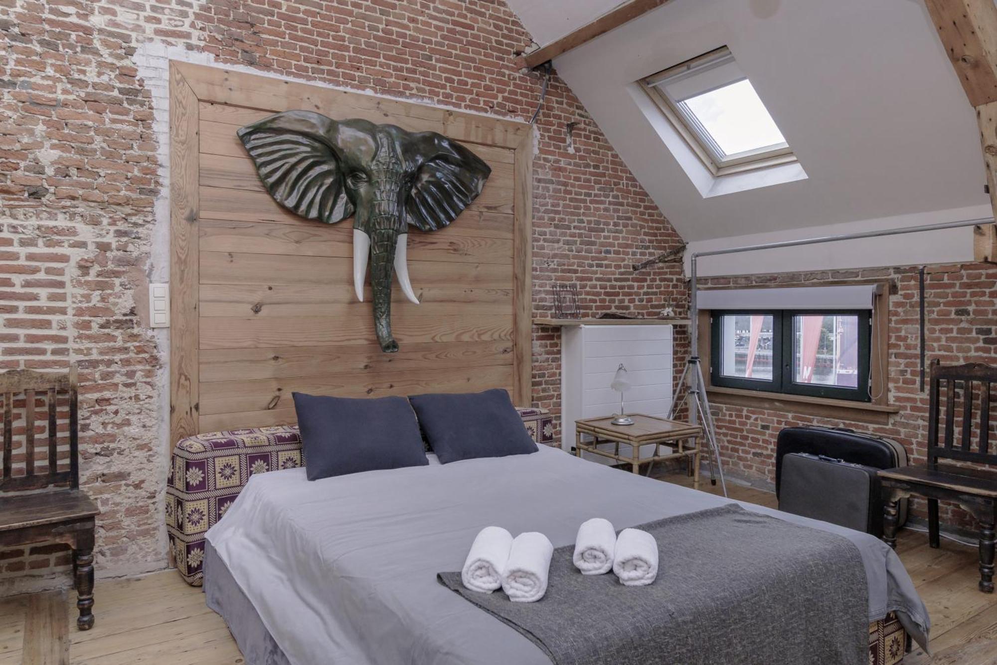 Re-Claimed Loft Apartment Antwerpen Bagian luar foto