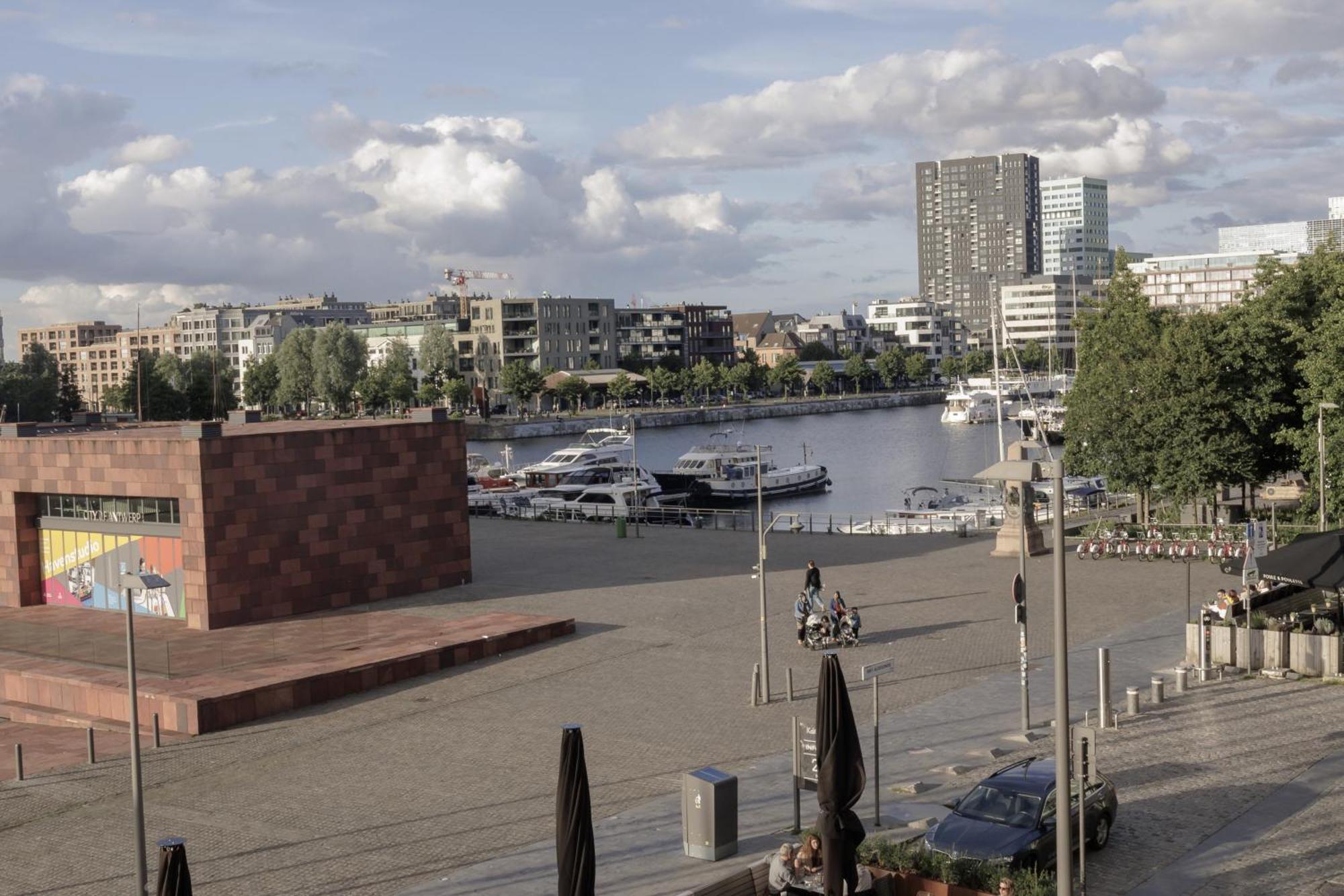 Re-Claimed Loft Apartment Antwerpen Bagian luar foto